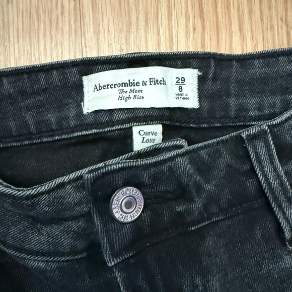 Abercrombie & Fitch The Mom High Rise Black Jeans Size 28 - Picture 5 of 6